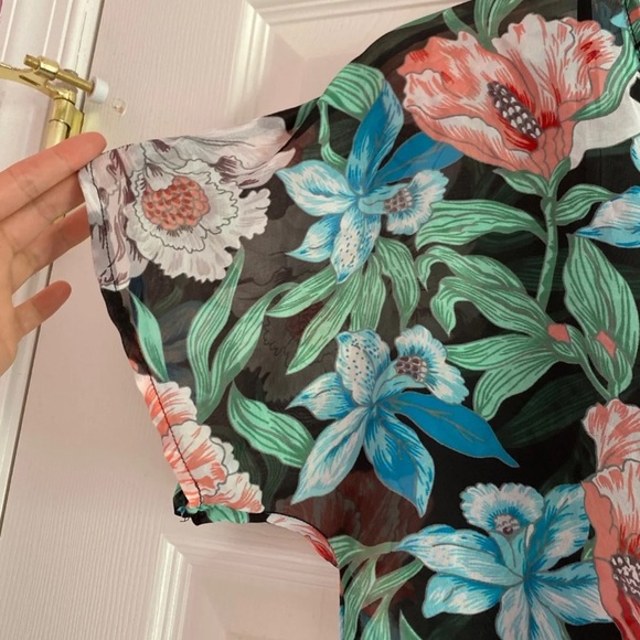 *4/$24* F21 Aloha Printed Top - Picture 7 of 8